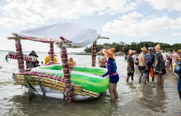 La Darwin Beer Can Regatta : le rendez-vous des collectionneurs et des créateurs de sculptures en canettes de bière vides