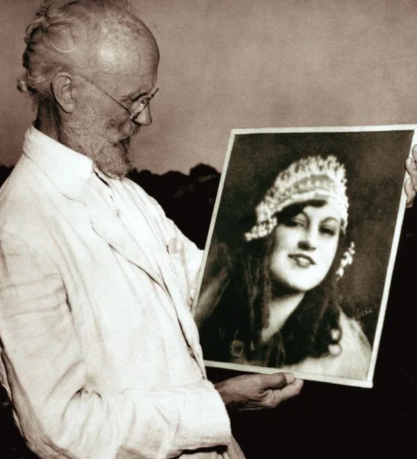 Carl Tanzler: The Man Who Fell in Love with His Patient and Lived with Her Remains After Her Death